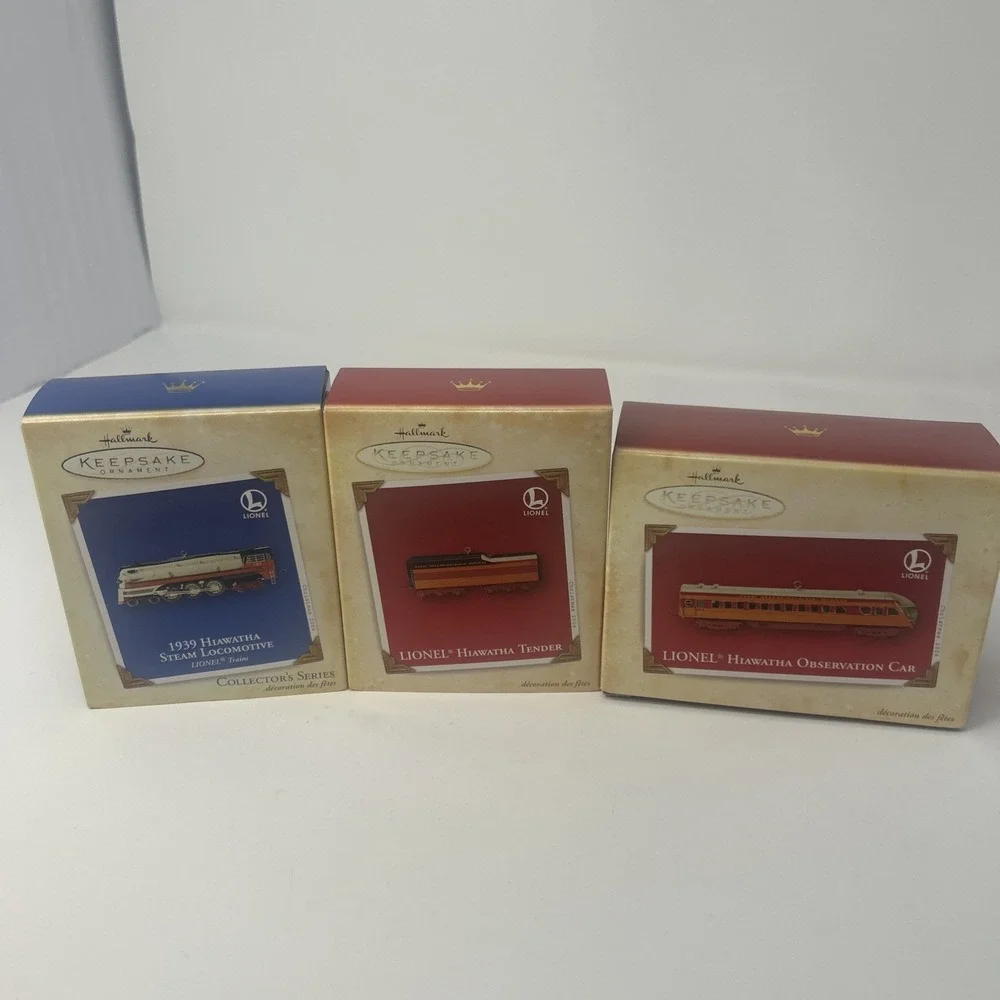 Hallmark Ornament Lionel Train Hiawatha Locomotive Tender Observation Car 2004